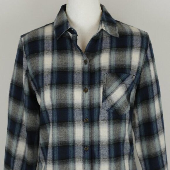 Field & Stream Women's Small Blue White Plaid Long Sleeve Button Up Shirt NWT - Picture 2 of 8